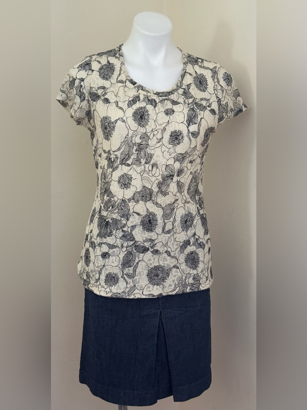 ALFANI Black & Crean Floral Lace Blouse Short Sleeves Sz M - Picture 4 of 11